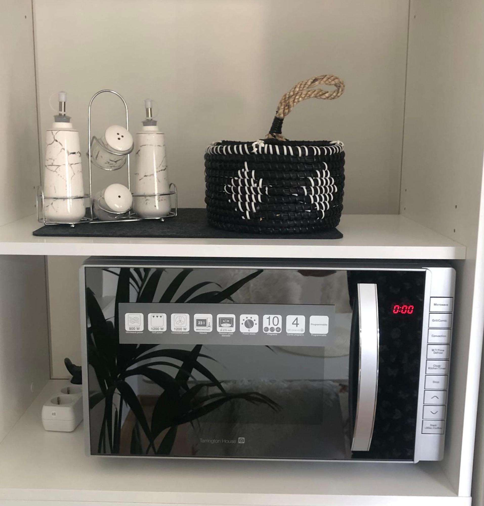 Crown Living Design Apartment - 2 Schlafzimmer - Kueche - Gratis Parkplatz - Abstellraum Fuer Fahrraeder/Ski Mader Екстериор снимка