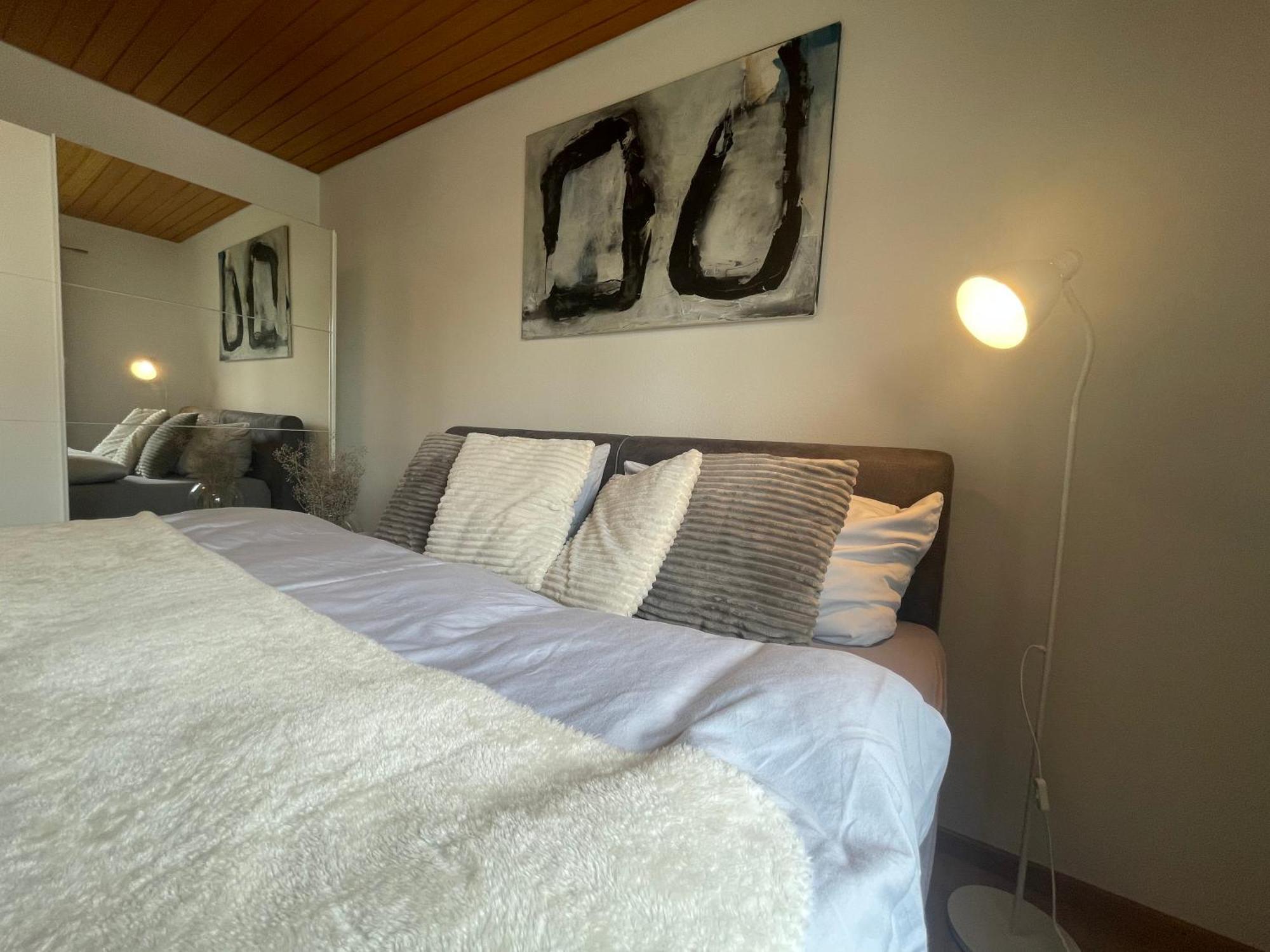 Crown Living Design Apartment - 2 Schlafzimmer - Kueche - Gratis Parkplatz - Abstellraum Fuer Fahrraeder/Ski Mader Екстериор снимка