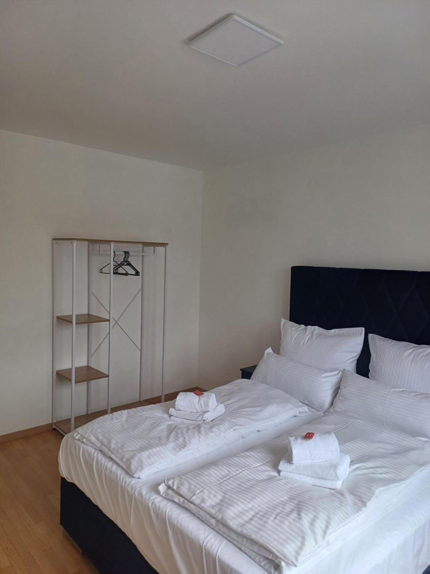 Crown Living Design Apartment - 2 Schlafzimmer - Kueche - Gratis Parkplatz - Abstellraum Fuer Fahrraeder/Ski Mader Екстериор снимка