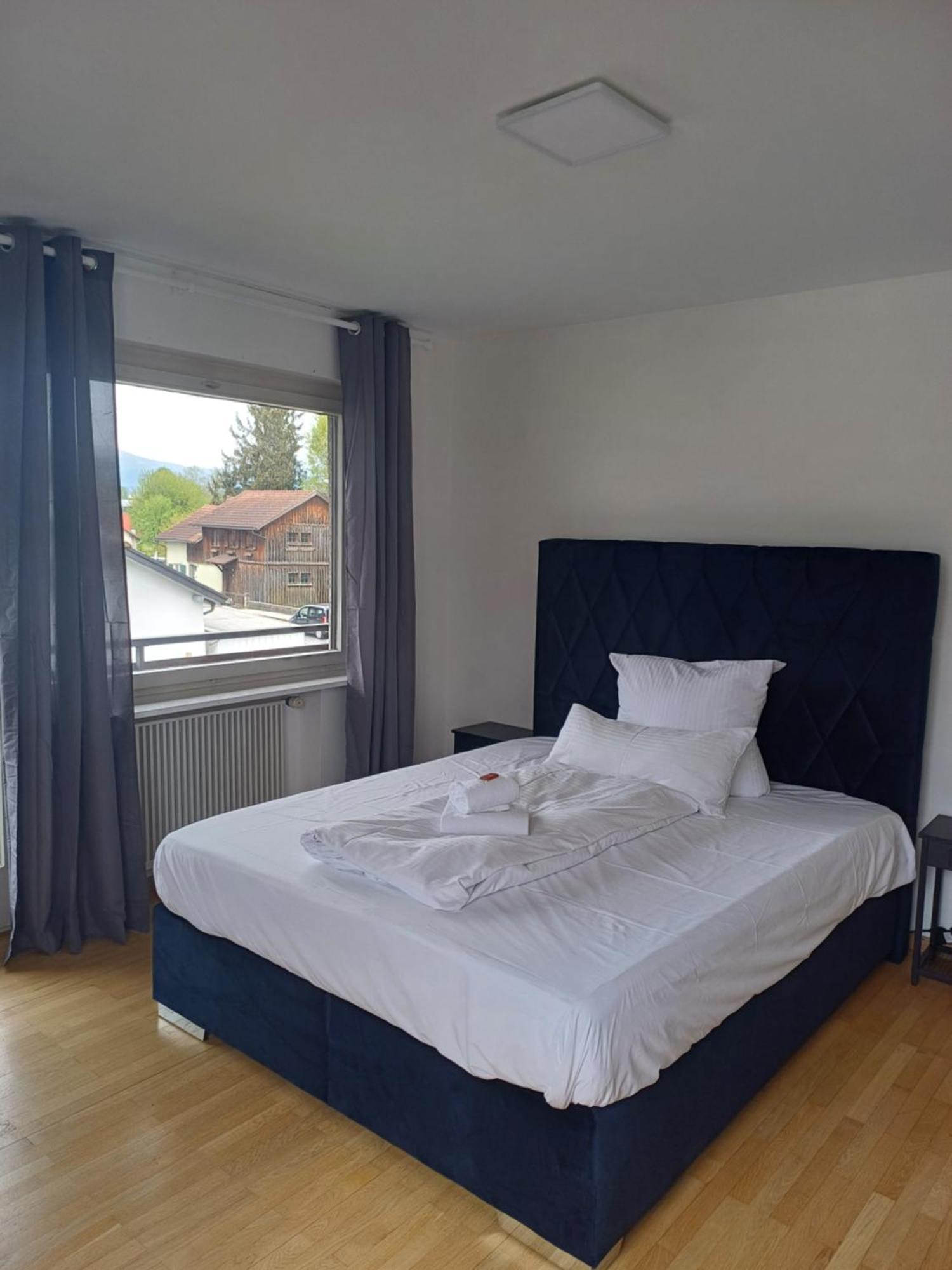 Crown Living Design Apartment - 2 Schlafzimmer - Kueche - Gratis Parkplatz - Abstellraum Fuer Fahrraeder/Ski Mader Екстериор снимка