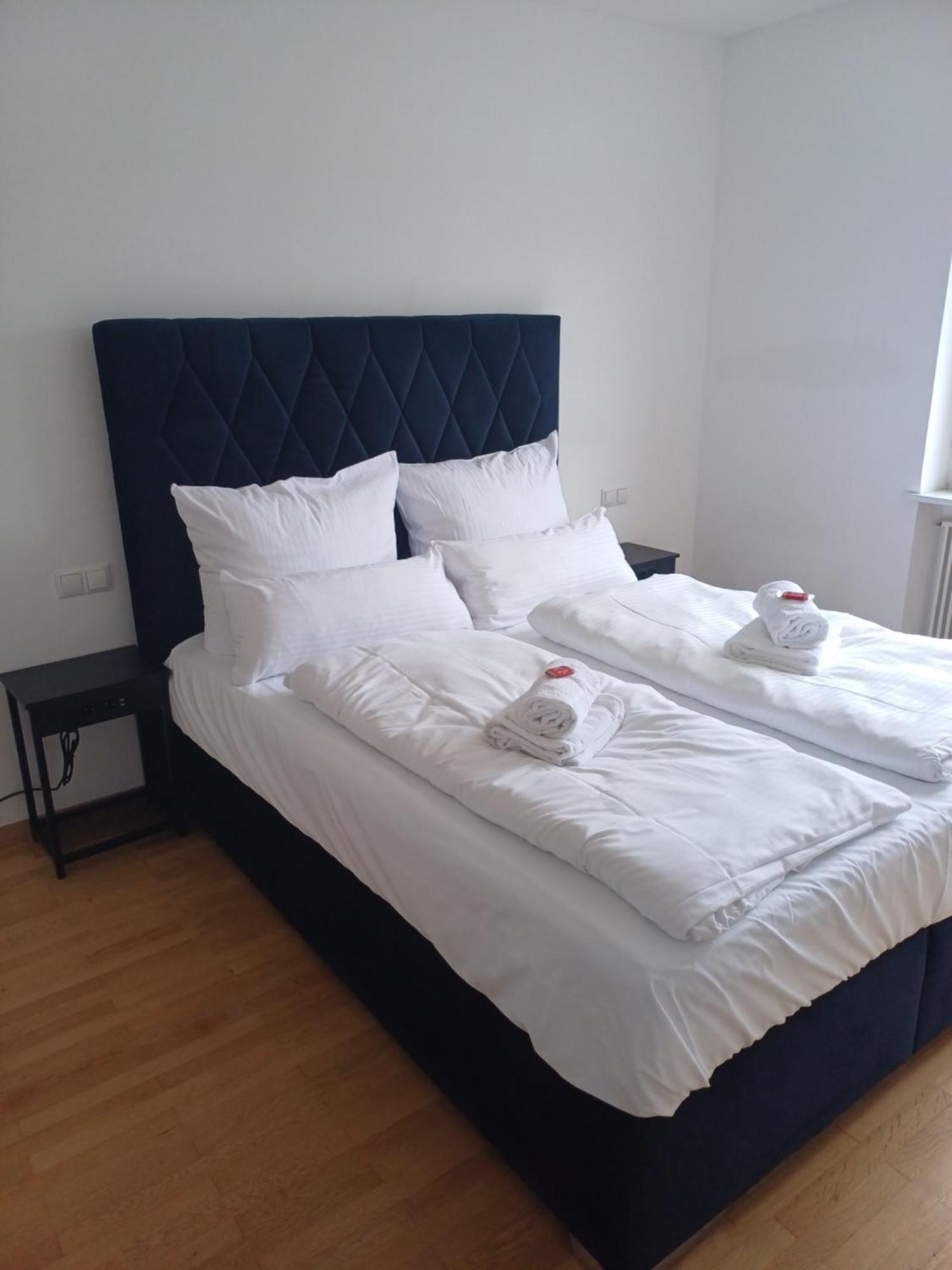 Crown Living Design Apartment - 2 Schlafzimmer - Kueche - Gratis Parkplatz - Abstellraum Fuer Fahrraeder/Ski Mader Екстериор снимка